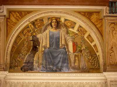 Cos� i cittadini per dimostrare la propria devozione a Cristo e al Cattolicesimo decisero di utilizzare come colori simbolo di Bari il bianco e il rosso. Il primo rappresentava il puro e candido zelo religioso, il secondo il sangue che sarebbero stati pronti a versare per difendere il proprio credo